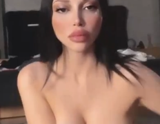 OnlyFans Cerhawk Kamera Karşısında Soyunup Amını Parmaklıyor